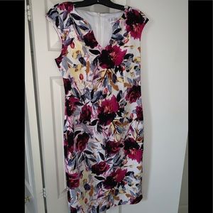 Multicolored sleeveless dress with deep Vneck line